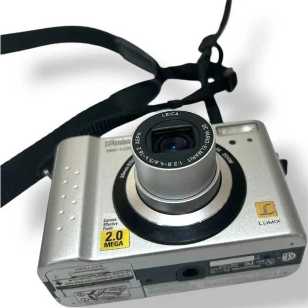 Vintage Digital Camera Panasonic LUMIX DMC-LC20 2.0MP